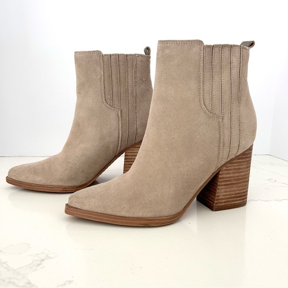 Marc Fisher Suede Heeled Ankle Boot Bootie Pointy Toe Pull On Light Tan Size 7.5 - Picture 3 of 11